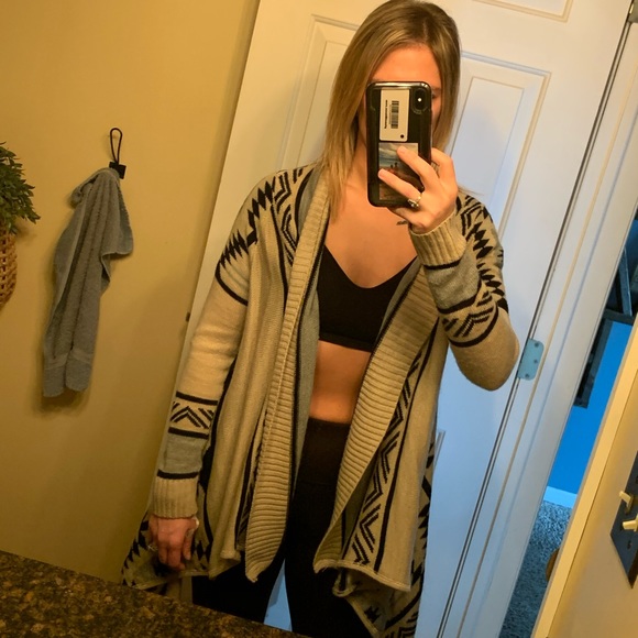 Aztec pattern Cardigan - Picture 2 of 4